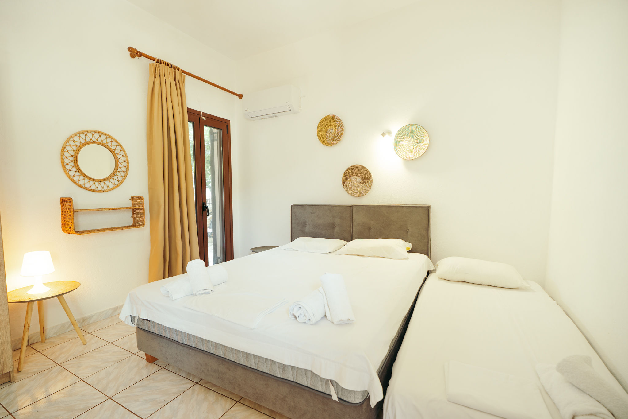 DOUCKAS IV — φωτογραφία 1