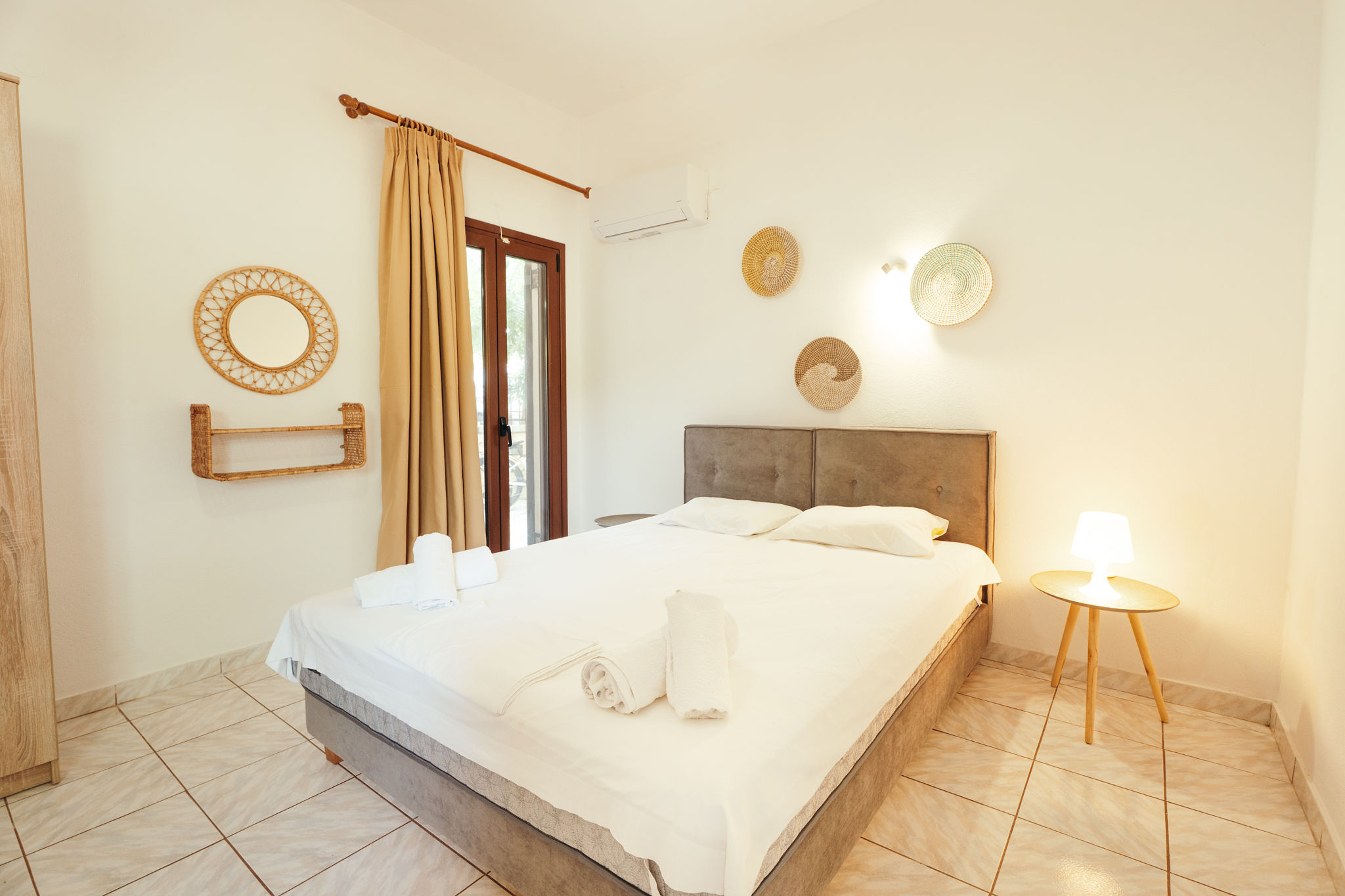 DOUCKAS IV — φωτογραφία 3